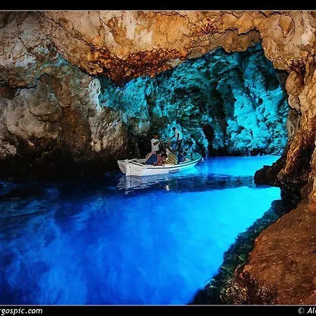 Olympus -kastela, Trogir * Kaštela